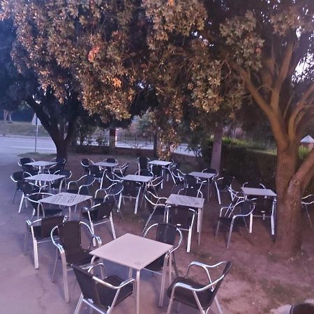 Villanueva de Argaño Hostal Linares מראה חיצוני תמונה