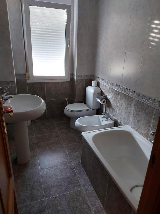 Villanueva de Argaño Hostal Linares מראה חיצוני תמונה