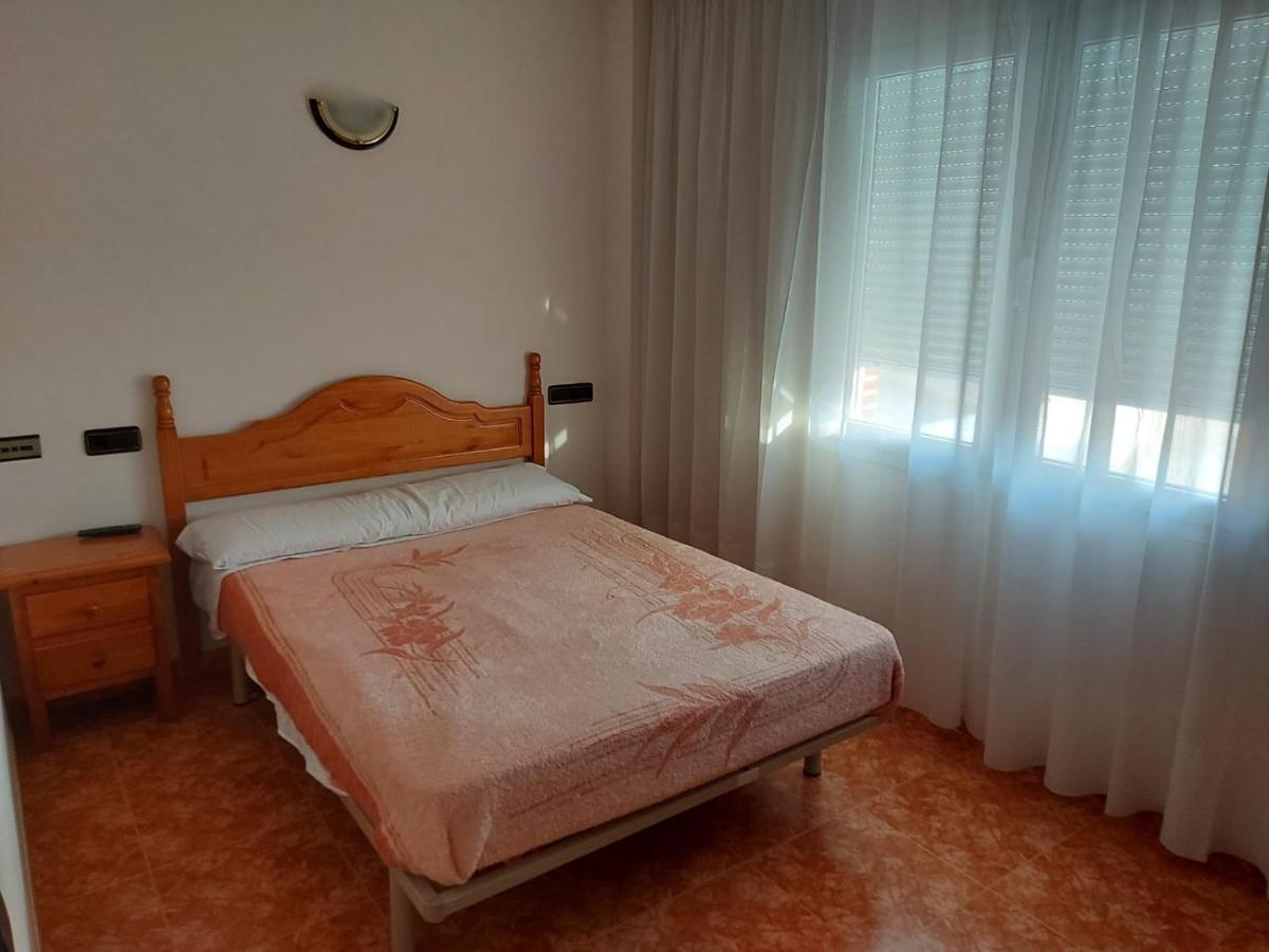 Villanueva de Argaño Hostal Linares מראה חיצוני תמונה