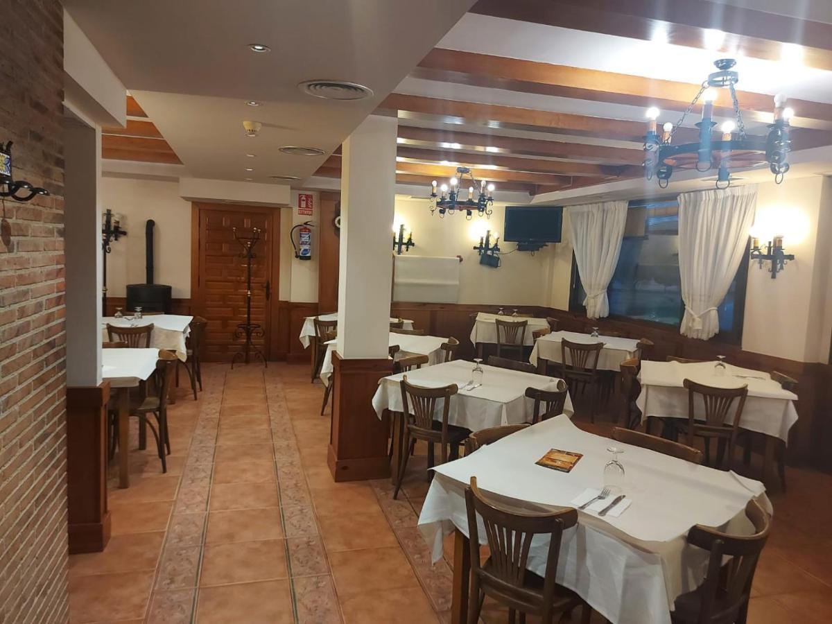 Villanueva de Argaño Hostal Linares מראה חיצוני תמונה