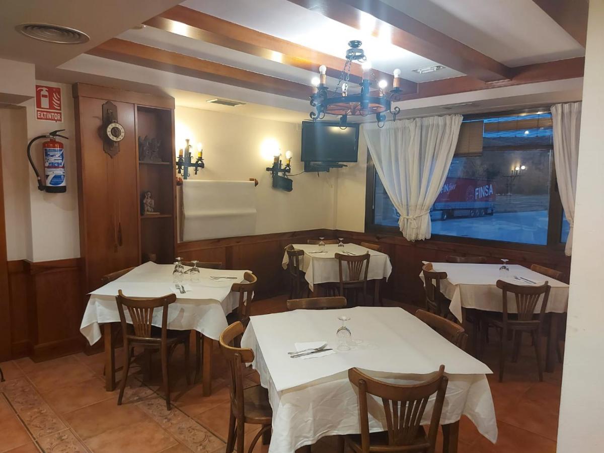 Villanueva de Argaño Hostal Linares מראה חיצוני תמונה